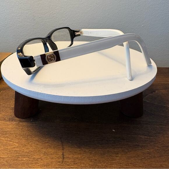 Gucci Rectangular Y2K Glasses in White and Black - Picture 3 of 6